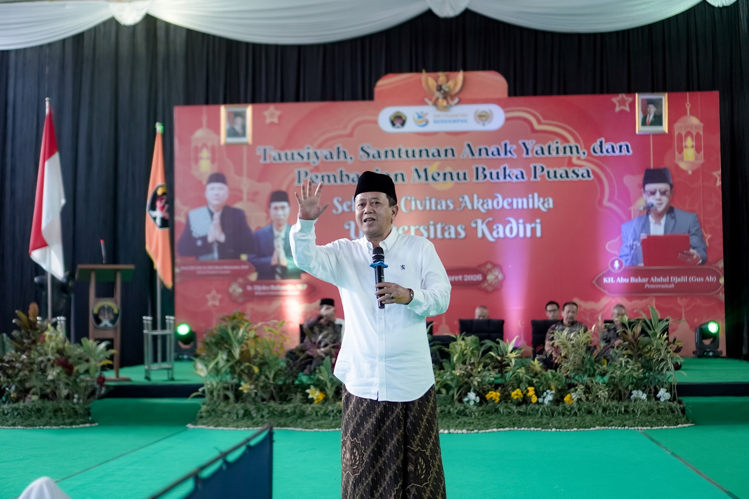 Menabur Keberkahan, Memanen Kebaikan: FIK Universitas Kadiri Hadir dalam Giat Santunan dan Buka Bersama